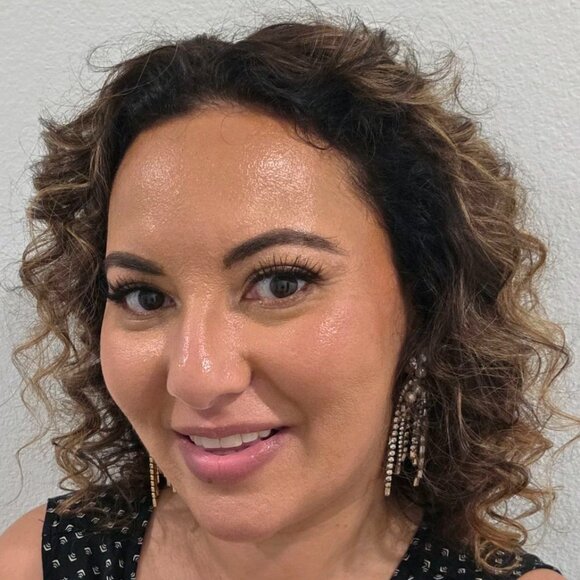 Meet your Posher, Jihane - Picture 1 of 1